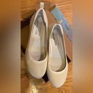 Sketchers stretch weave memory foam slides